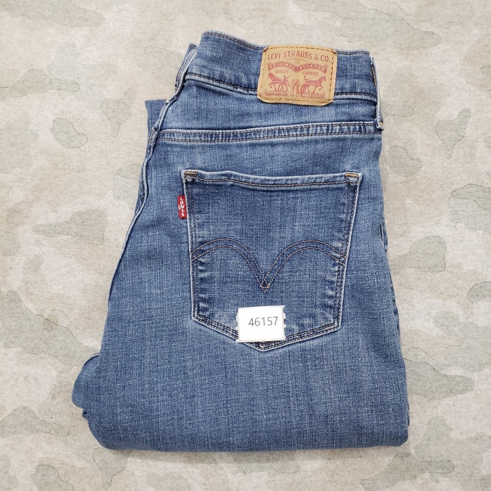 Levi's Jeans Womens 28 Blue Pockets Classic Straight Denim Medium Wash - Picture 13 of 13